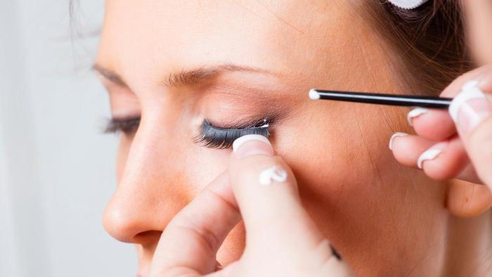 best-eyelash-glue